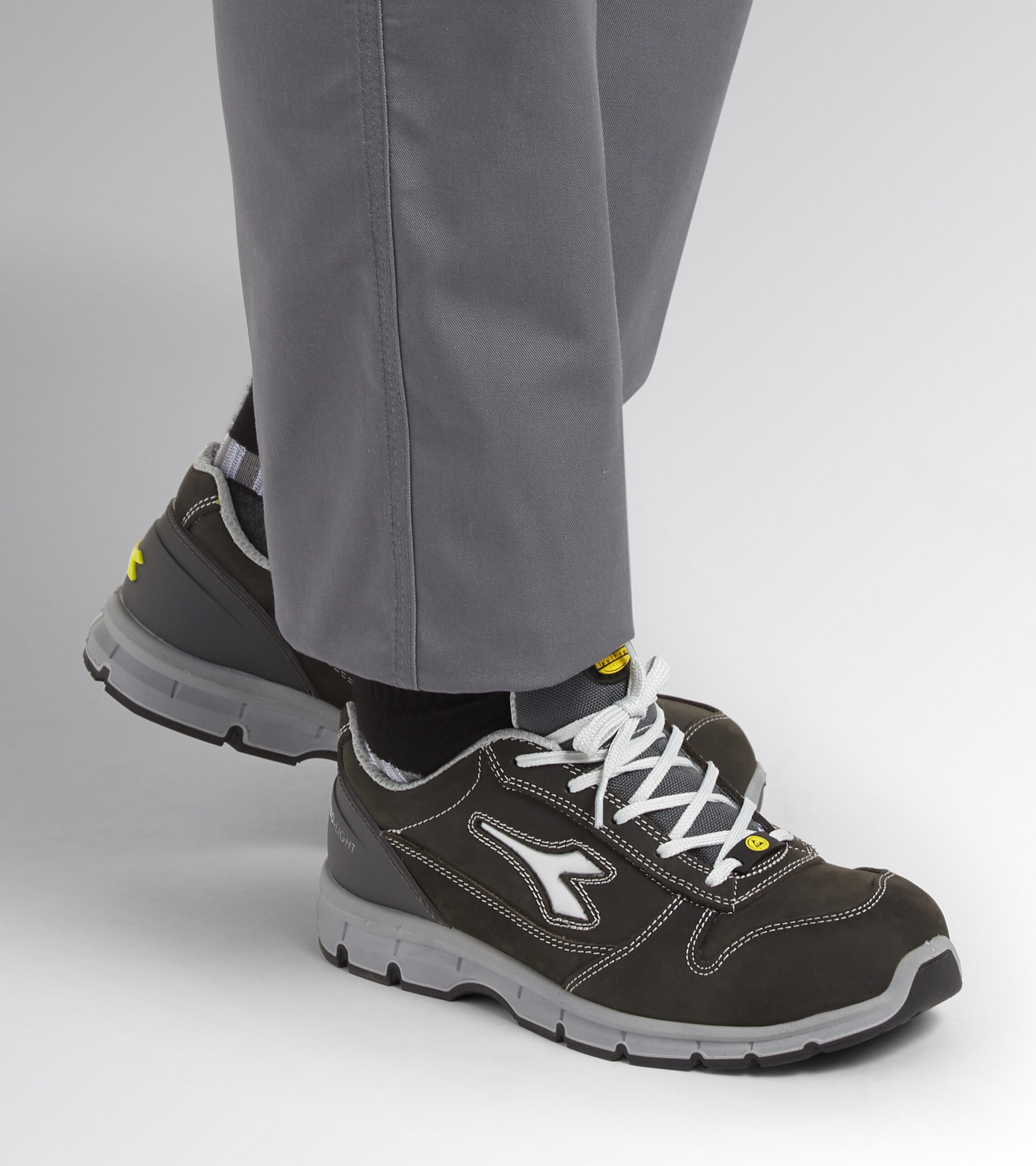 17530449 DIADORA RUN II HI S3-SRC ESD 49