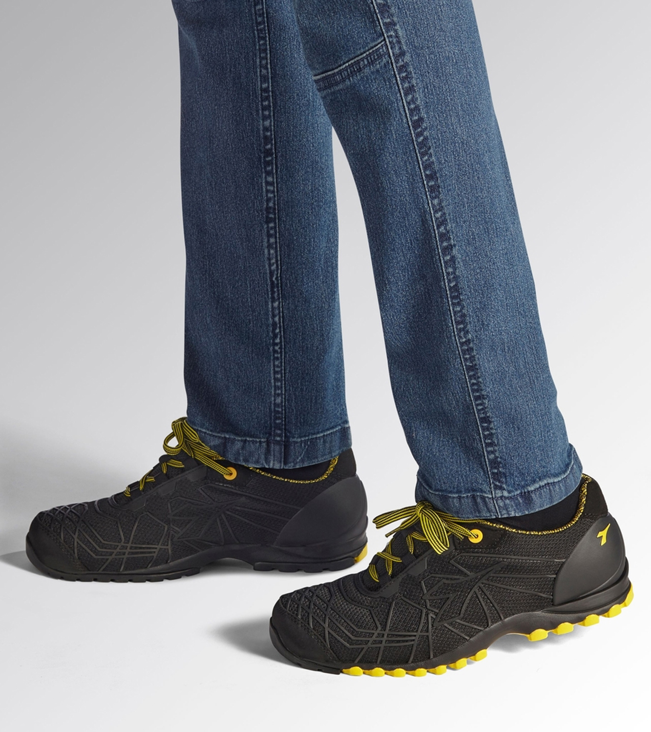 18116843 DIADORA BEAT DA2 LOW S3S FO HRO SR 43 CRNE