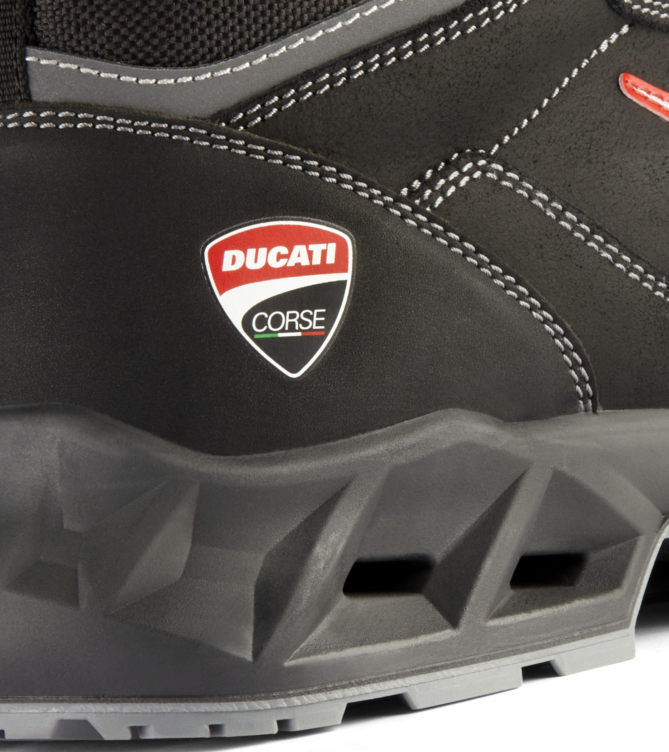 18122647 DIADORA SHARK ENGINE LOW S3S FO SR ESD 47