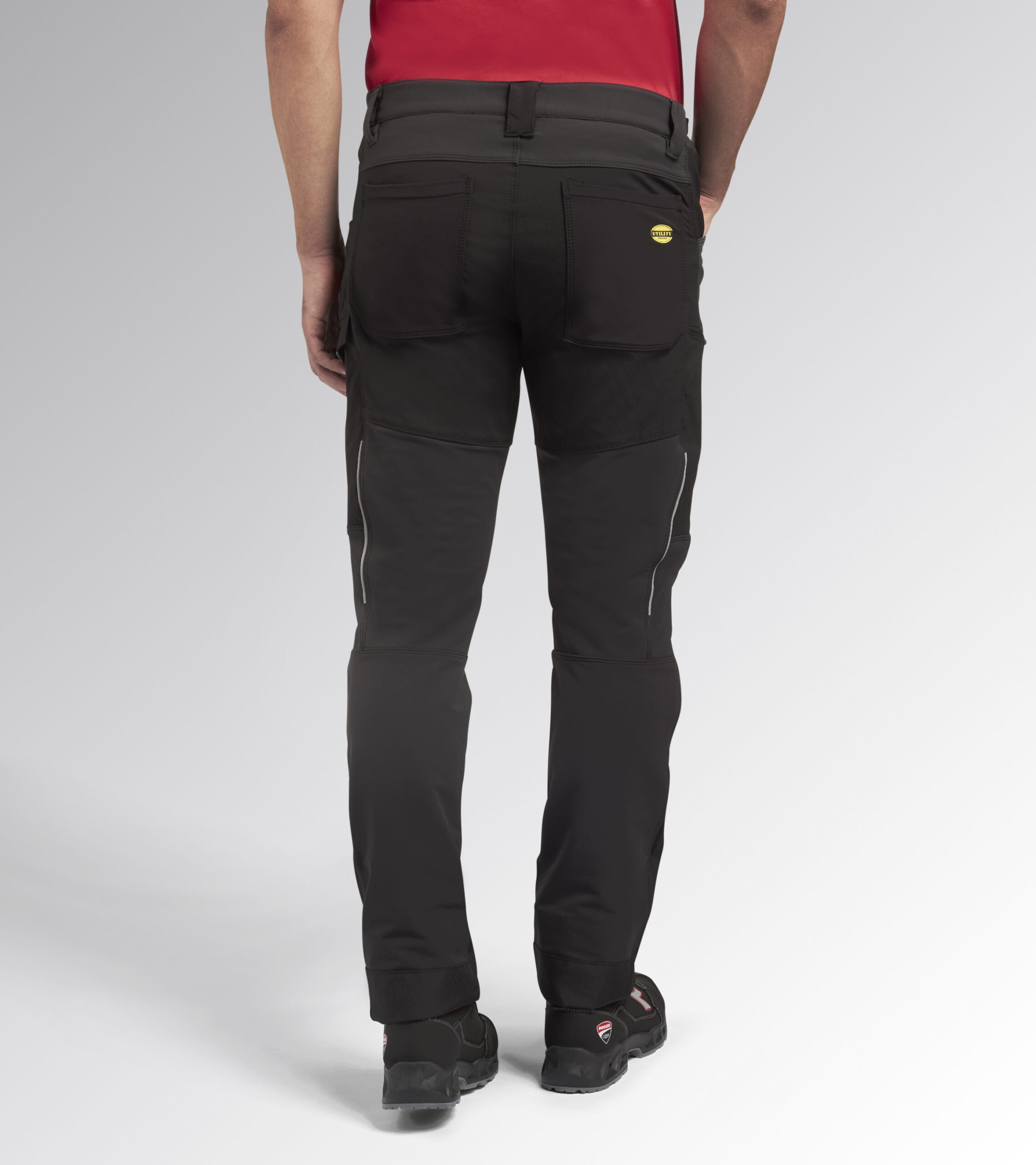 1818071 DIADORA HLAČE MOTOR CARGO DUCATI L